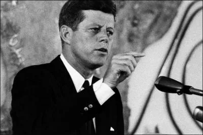  Il n'y a que lorsque nous possdons, avec certitude, des armes en quantit suffisante que nous aurons la certitude ...