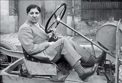 A vous de trouver cette trs grande sportive franaise. Elle a t une grande championne sportive. Par contre son action pendant la 2e Guerre mondiale sera moins clatante, elle participera  la Gestapo franaise. Egalement elle sera charge d'espionner et de dnoncer les maquis.