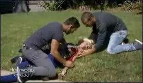 Caroline doit faire un choix entre :