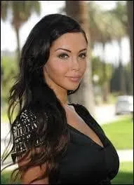 Par qui le pre de Caroline s'est-il fait arnaquer ?