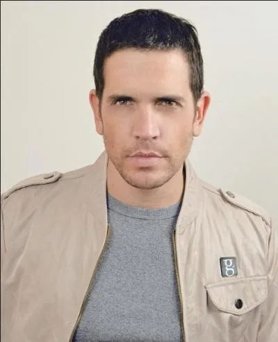 Comment s'appelle le pre de Violetta ?