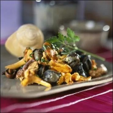 Puis nous dgusterons une pole d'escargots aux :