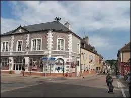 Nous sommes  Saint-Amand-en-Puisaye. Cette ville bourguignonne se situe dans le dpartement n ...