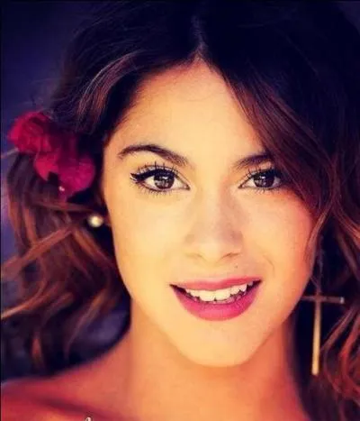 Quel est le nom de famille de Violetta ?