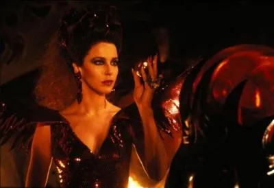 Qu'est-ce qui se trouve  ct de Xayide ?