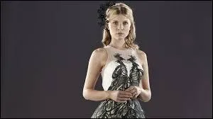 De quelle couleur sont ses cheveux ?