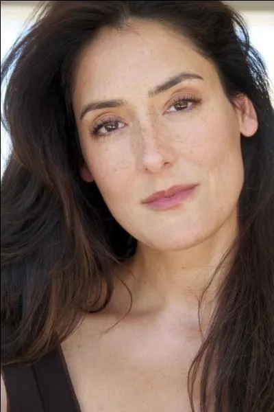 Alicia Coppola est :