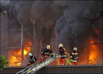 Quel est l'adjectif qui n'est pas synonyme de noirtre ?