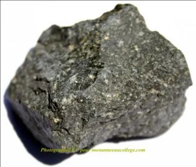 Reconnaissez-vous cette roche qui est prsente  Agde '