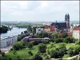Je pars  Magdeburg (Magdebourg), ville situe ...