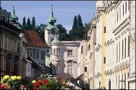 Nous nous promenons dans les rues de la ville de Steyr. Nous nous situons ...