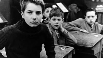 Ce film est classé 9e. C'est un film (1959) de François Truffaut / Avec Jean-Pierre Léaud, Claire Maurier. Voici une réplique culte de ce film : « C'est peut-être une question de glande ».
Quel est ce film ?