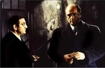 Il est classé 11e, c'est un film de guerre, pour le caractériser, on pourrait écouter l'hymne de la résistance « le chant des partisans ». Ce film est de Jean-Pierre Melville, avec Lino Ventura, Simone Signoret, Paul Meurisse. Il date de 1969.
A vous de le trouver...