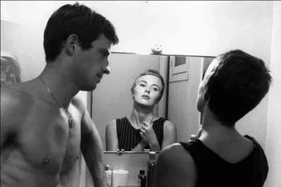 Ce film est classé 34e, il est sorti en 1959, réalisé par Jean-Luc Godard, avec Jean-Paul Belmondo, Jean Seberg. C'est une histoire de petit voyou qui devient un tueur de flic.
Quel est ce film ?