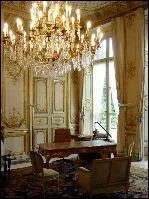 En attendant le dmnagement de ses services  Balard en 2015, dans quel htel se trouve le Ministre de la Dfense ?