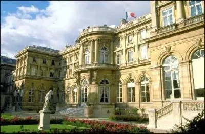 En raison de son lieu de rsidence, comment nomme-t-on plus familirement le Ministre des Affaires trangres ?