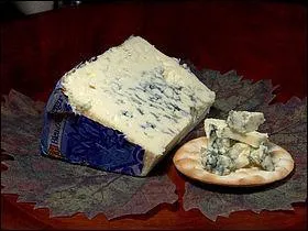 Sur le plateau de fromages, nous dcouvrons un bleu fabriqu dans la rgion de Clermont-Ferrand :