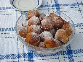 On reste toujours dans l'ambiance avec ce dessert insolite constitu de petits beignets souffls de pte  choux frite :