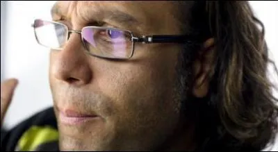 Je me demande s'il a toujours sa voie d'or !