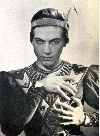 Serge Lifar, danseur et chorgraphe. C'est lui qui chorgraphia, entre autres,  Prlude  l'aprs-midi d'un faune .