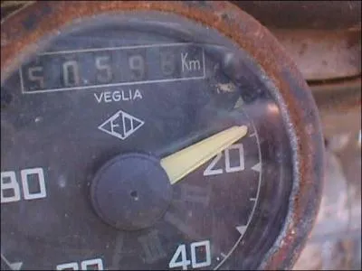 Dans les anciennes 2CV, o se situe le compteur ?