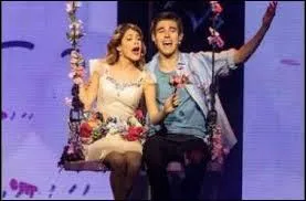 Lon va au studio et que fait-il ?