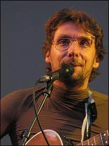 Il a sorti beaucoup de titres à prendre au second degré : ''Y en a marre des pauvres'' , ''Petit caniche, peluche pour vieux'' ... Mais je vous propose en lien ''Le Club des catholiques'' interprété par...