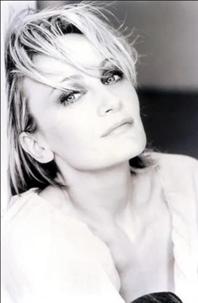 Qui est cette jolie femme ?