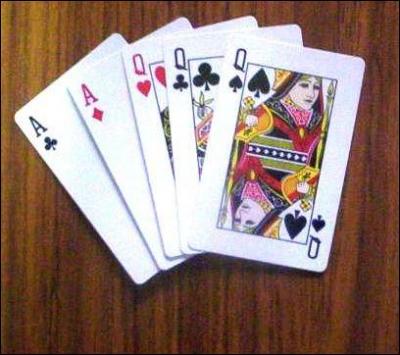Comment s'appelle cette combinaison de cartes à jouer au poker ?