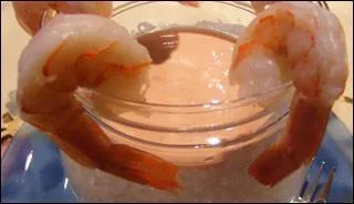 Pour accompagner les crevettes roses, j'ai prpar une sauce facile, il suffit de rajouter un peu de tomate et de cognac dans de la mayonnaise :