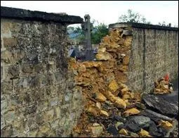 Et � quel moment le  mur  dress� entre eux se brise-t-il ?