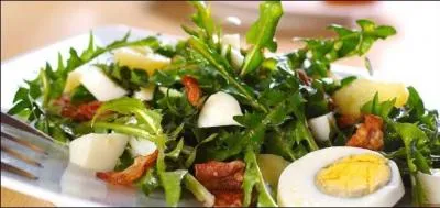 Nous allons accompagner le saucisson d'une salade :