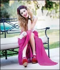 Compltez la devise de Violetta :  Chanter c'est...  