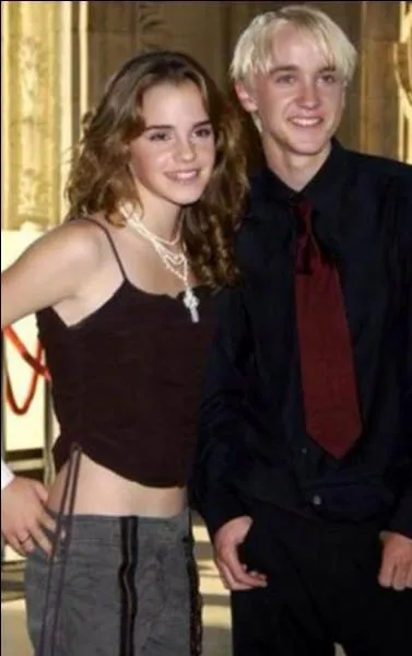 Quel sortil�ge est utilis� � No�l 1994 � Poudlard et qui fait chanter aux armures des cantiques de No�l ?