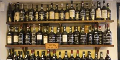 Dans certains endroits, le porto tait entrepos dans des cuviers naturels en granit.