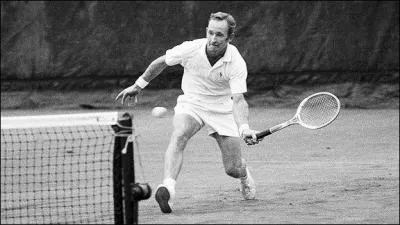 Rod Laver, joueur de tennis australien, est le seul  avoir accompli deux fois le Grand Chelem.