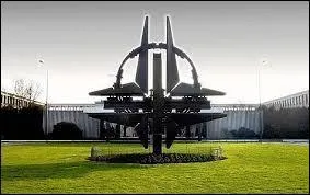 A l'origine, le sige de l'Organisation du Trait de l'Atlantique Nord se trouvait  New York avant de dmnager  Paris... Depuis 1966, quelle ville abrite le sige de l'OTAN ?