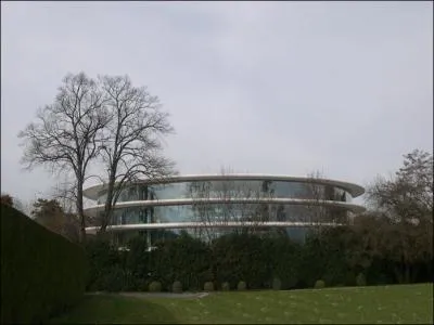 A sa cration en 1954, son sige se trouvait  Paris, avant d'tre dplac  Berne en 1959. Dans quelle ville le sige de l'UEFA est-il install depuis 1995 ?