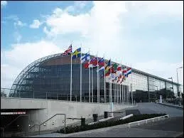 O situez-vous la Cour de Justice de l'Union europenne ?