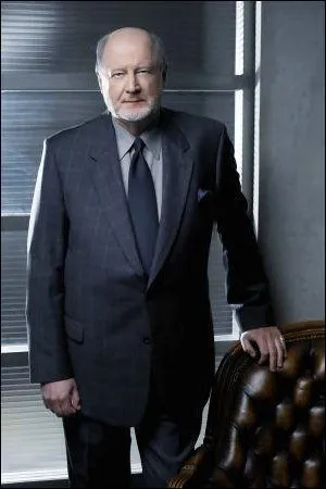 Qui joue le rôle du révérend Gene Purdy ?