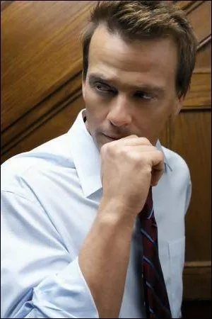 Qui joue le rôle de Greg Stillson ?