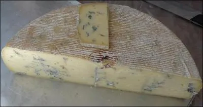 Voici le plateau de fromage avec un bleu de sassenage :