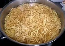 C'est un amphibien pourvu de pattes longues et de pieds palms, adapts au saut et  la natation, c'est bien sr une 'gre_____'.