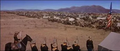 Toujours en 1960, Anthony Mann continue  filmer des westerns. Avec  La Rue vers l'Ouest , quelle vision du western Anthony Mann souhaite-t-il donner aux tlspectateurs ?