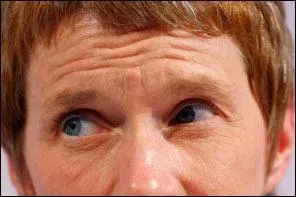 La patronne des patrons, Laurence Parisot, a t pingle pour avoir vers 300 000 euros par an  un coach personnel. Que lui apprend celle-ci?