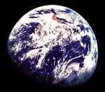 L'atmosphre de la Terre, au tout dbut, tait faite de vapeur d'eau et de gaz toxiques alors qu'elle ressemblait  une boule de lave en fusion. Comment s'appelle la surface qui se solidifia en se refroidissant ?