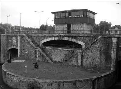 Prs de quelle grande ville europenne peut-on voir  l'Ecluse du pont de Flandre  ?