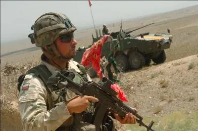 La Pologne a été après le Royaume-Uni la nation européenne qui a envoyé le plus de soldats combattre lors de la guerre d'Irak. Combien de soldats ce pays a t-il envoyé ?