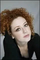 Comment se prnommait cette jolie rousse ?