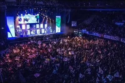 Dans la saison 1, pourquoi Violetta a-t-elle failli rater le spectacle de fin d'anne ?